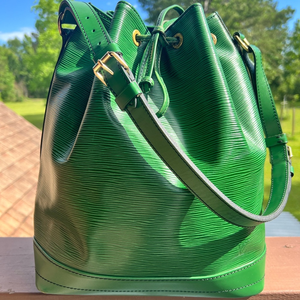 Louis Vuitton Borneo Green Black Stitch Epi Leather Vintage Noe